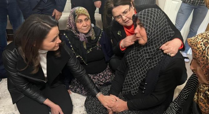 Macaristan Cumhurbaşkanı Novak’tan 5 Yaşındaki Depremzede Ahmet’e Ziyaret