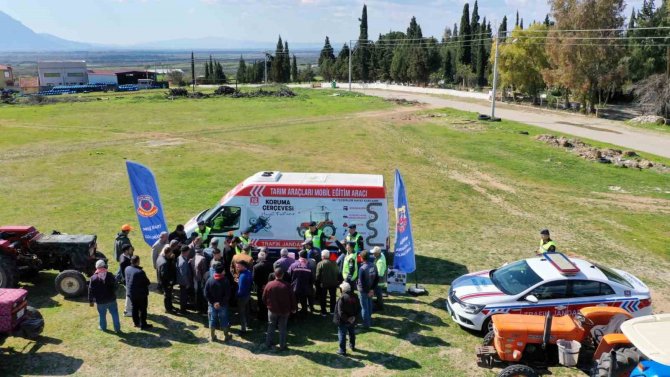 Turgutlu’da Çiftçilere Trafik Semineri Verildi