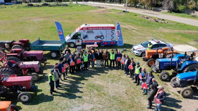 Turgutlu’da Çiftçilere Trafik Semineri Verildi