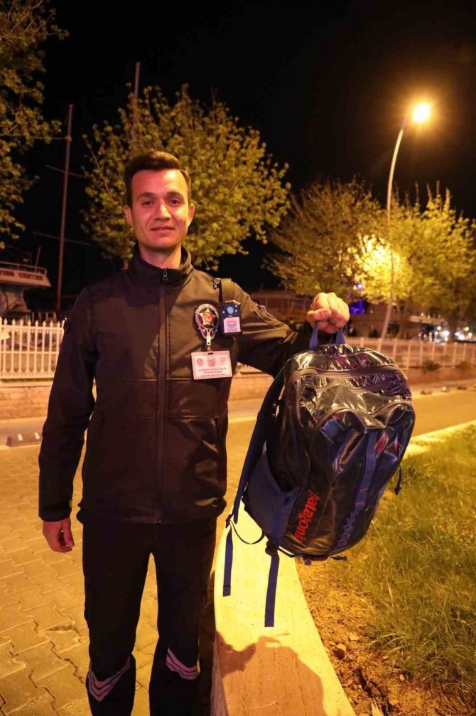 Belediye Personelinden Örnek Davranış