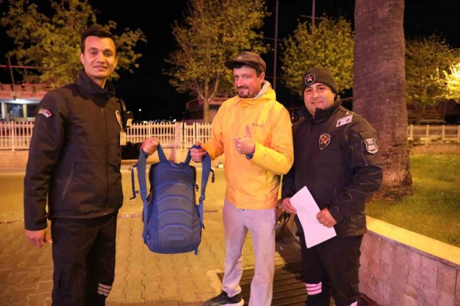 Belediye Personelinden Örnek Davranış