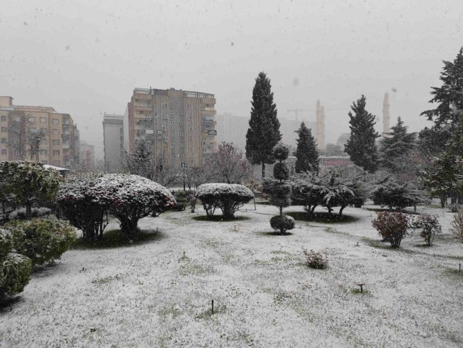 Mardin’de Mart Ayının Son Gününde Kar Yağışı Sürprizi