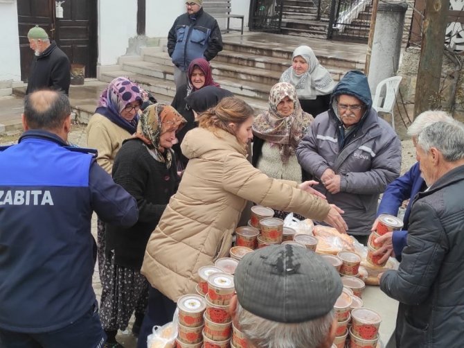 Nallıhan Belediyesi’nden Günlük 2 Bin Aileye Sıcak Yemek