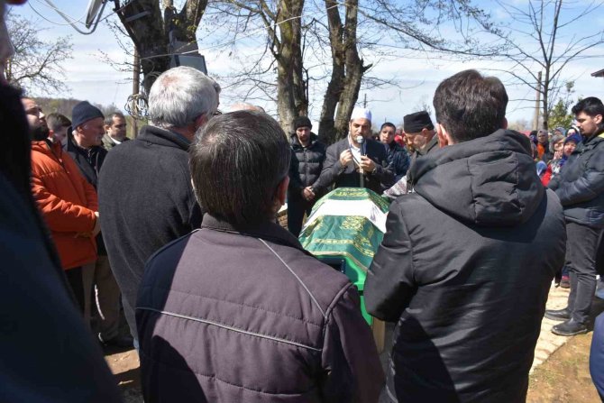 Pide Yerken Soluk Borusu Tıkanarak Ölen Kişi Son Yolculuğuna Uğurlandı
