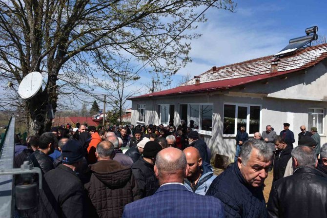 Pide Yerken Soluk Borusu Tıkanarak Ölen Kişi Son Yolculuğuna Uğurlandı