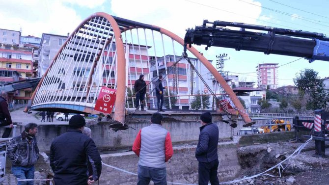 Samsun’da 22 Metrelik Köprü Karadan Yürütüldü