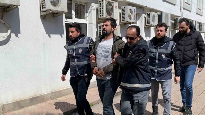 Tartıştığı Baba Ve Oğlunu Öldüren Zanlı Adliyeye Sevk Edildi