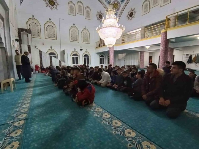 Şırnaklı Öğrenciler Teravih Namazında Buluşuyor