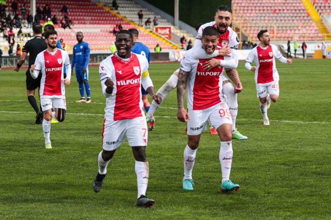 1. Lig’in Zirvesini İlgilendiren Maç Kapalı Gişe