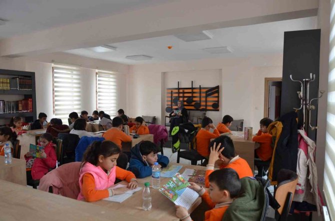 Tercanlı Öğrenciler Kütüphane Haftasını Kitap Okuyarak Kutladı