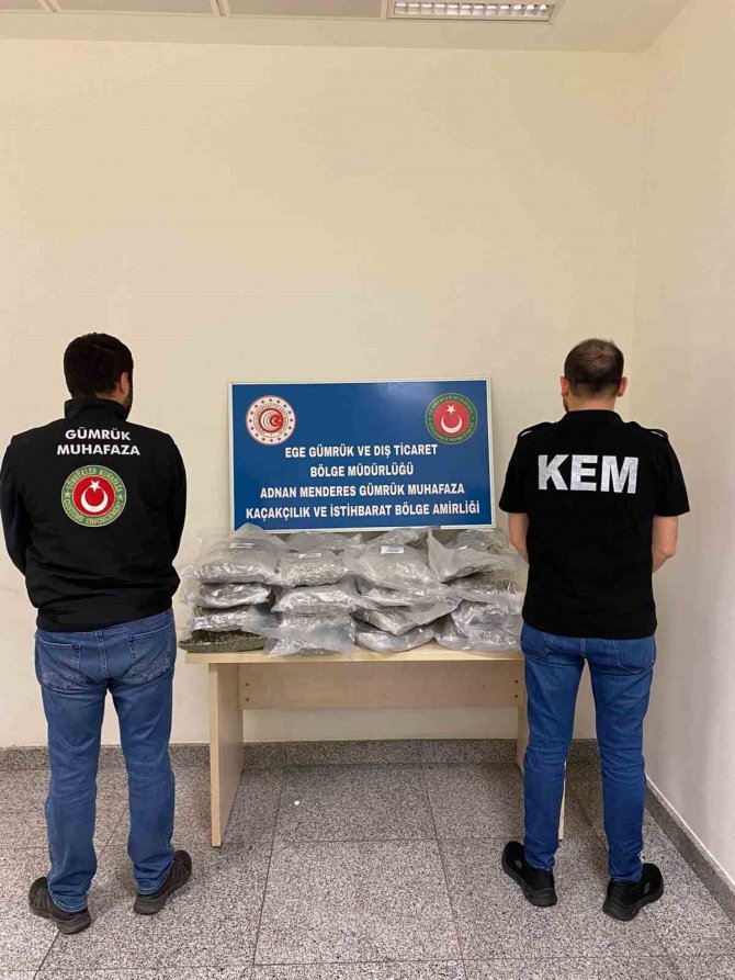 İ̇zmir’deki Havalimanında Valiz İçerisinden "Zehir" Çıktı