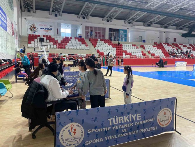 Geleceğin Yeteneklerine Malzeme Dağıtımı Yapıldı