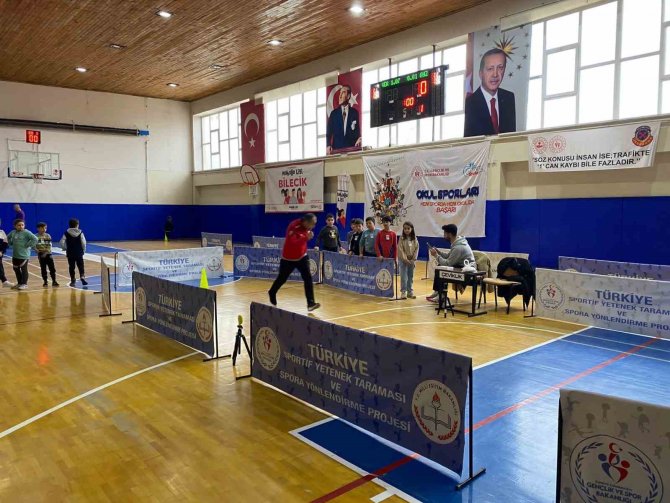 Geleceğin Yeteneklerine Malzeme Dağıtımı Yapıldı
