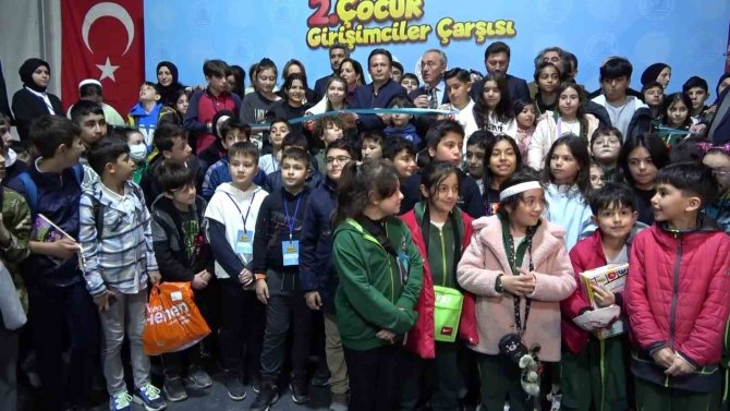 Tuzla’da ’Çocuk Girişimciler Çarşısı’ Depremzede Aileler İçin Başladı