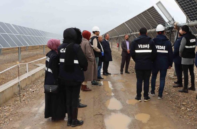Vedaş Mühendislerinden Güneş Enerji Santraline Teknik Gezi