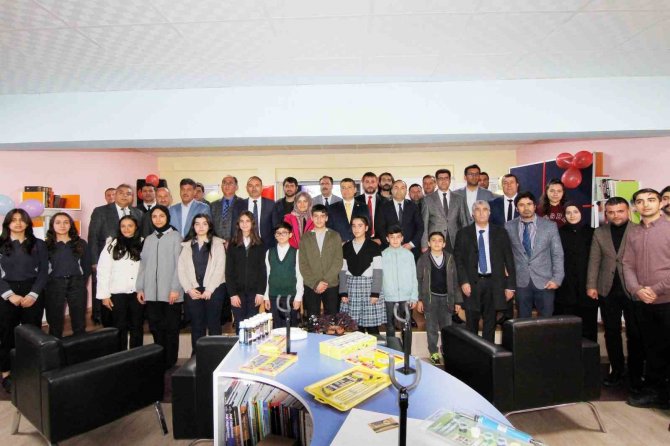 Erciş’teki Okullara Ekipman Desteği