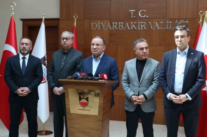 Adalet Bakanı Bozdağ: “Akşener, Cumhurbaşkanımızdan Özür Dilemeli”