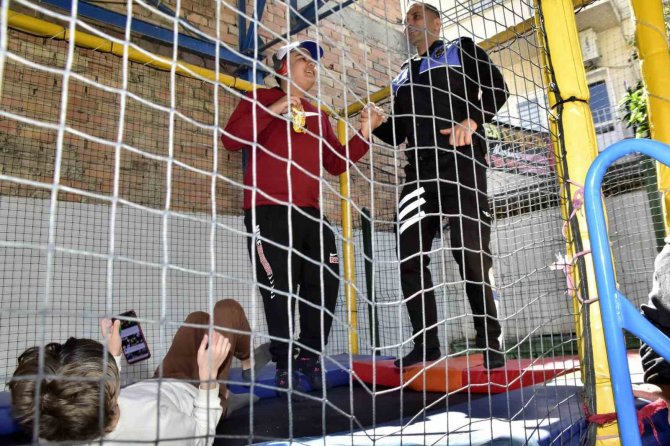Adana Polisi Otizmli Çocukları Unutmadı
