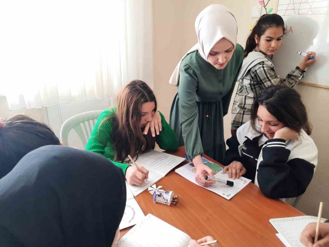 59 Yaşında İnadına ‘Okuma-yazma’ Öğrenmenin Hikayesi