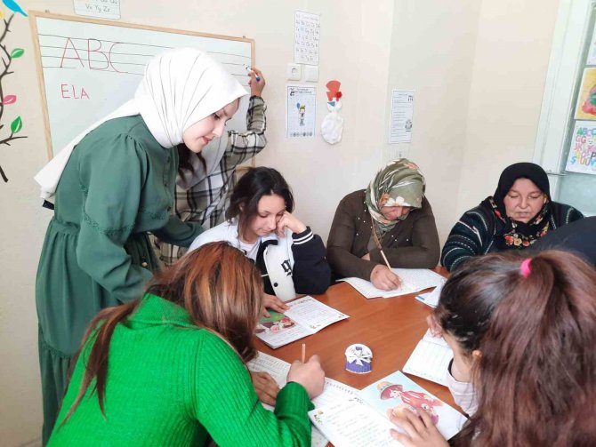 59 Yaşında İnadına ‘Okuma-yazma’ Öğrenmenin Hikayesi