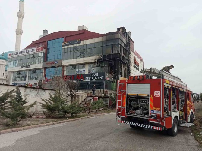 Ankara’da Korkutan Avm Yangını