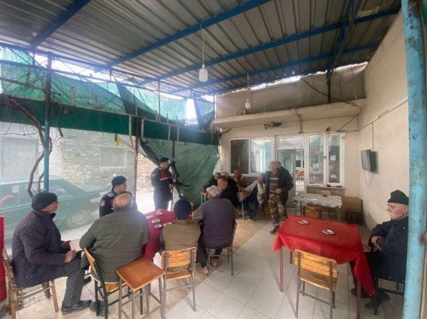 Jandarma Vatandaşları Dolandırıcılara Karşı Bilgilendirdi