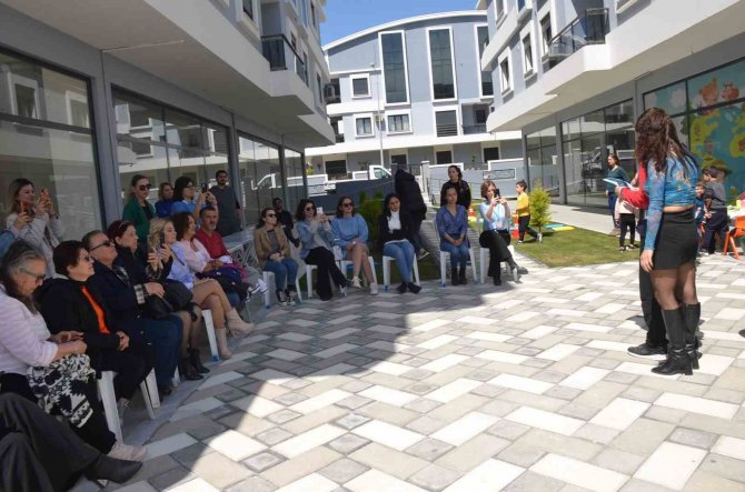 Didim’de Sevgi Dili Atölyesi’nde ’Otizm Farkındalığı’ Etkinliği Düzenlendi