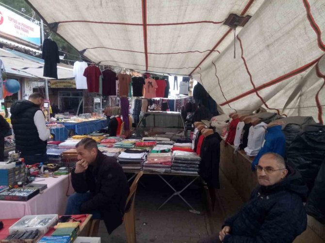 Pazar Yerinde Kalan Lüks Araç Esnafı Zor Anlar Yaşattı