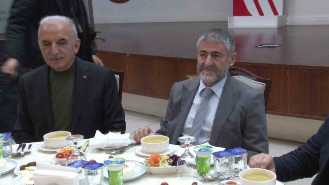 Bakan Nebati, Ümraniye’de Depremzedelerle İftar Yaptı