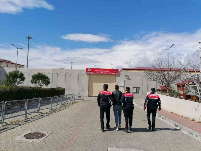 Bidon Ve Soba Kovası Çalan Hırsız Jandarma Tarafından Yakalandı