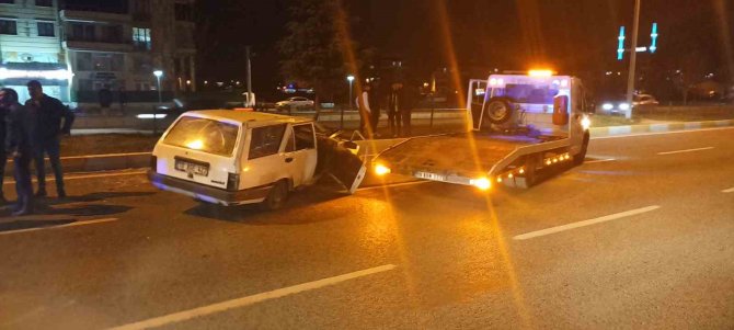 Kontrolden Çıkan Otomobil Takla Attı, 1 Kişi Yaralandı