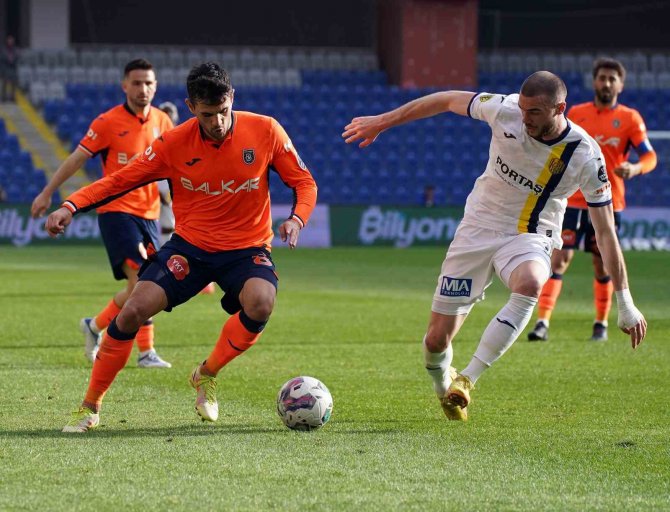 Aleksic Ve Figueiredo Cezalı Duruma Düştü