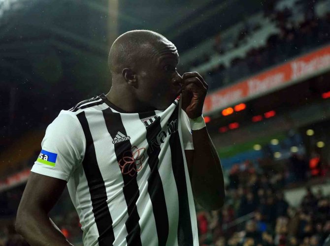 Vincent Aboubakar, Fenerbahçe Derbilerinde 3 Gol Attı