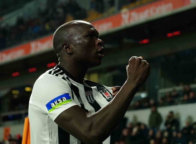 Vincent Aboubakar, Fenerbahçe Derbilerinde 3 Gol Attı
