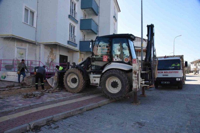 Bilecik’te Birçok Noktada Kaldırım Yenileme Ve Bakım Çalışmaları Gerçekleştirildi