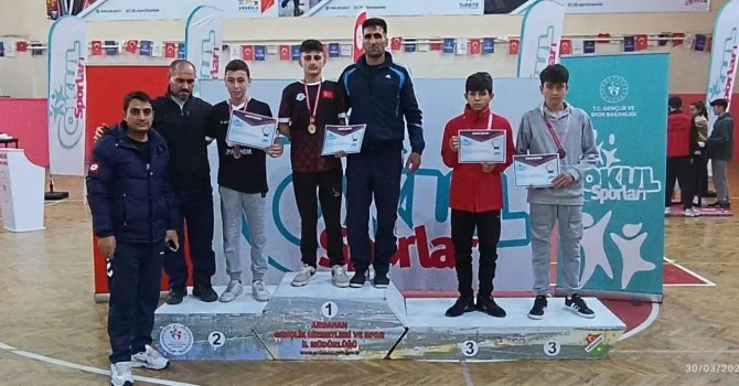 Bilek Güreşi Müsabakalarında Bayburt Adını Türkiye Finallerine Yazdırdı