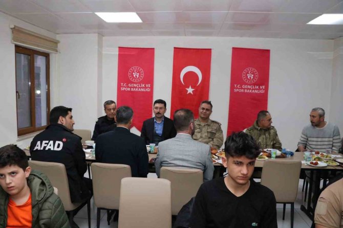Bingöl’de Jandarma Depremzedelerle İftarda Buluştu