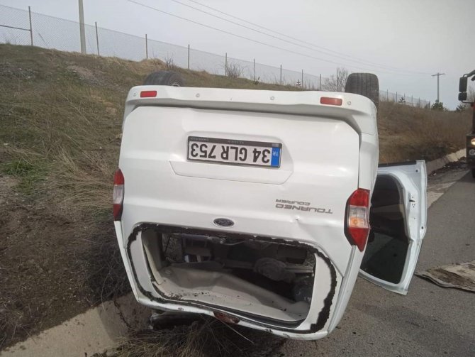 Bolu’da Hafif Ticari Araç Takla Attı: 1 Yaralı