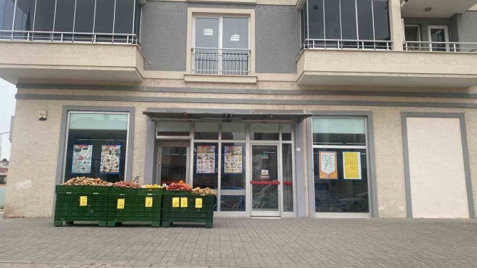 Bursa’da Zincir Markette Müşteri İle Kasiyerin Kavgası Kamerada
