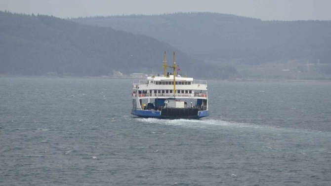 Bozcaada Ve Gökçeada’ya Bazı Feribot Seferlerine Fırtına Engeli