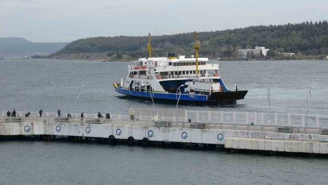 Bozcaada Ve Gökçeada’ya Bazı Feribot Seferlerine Fırtına Engeli