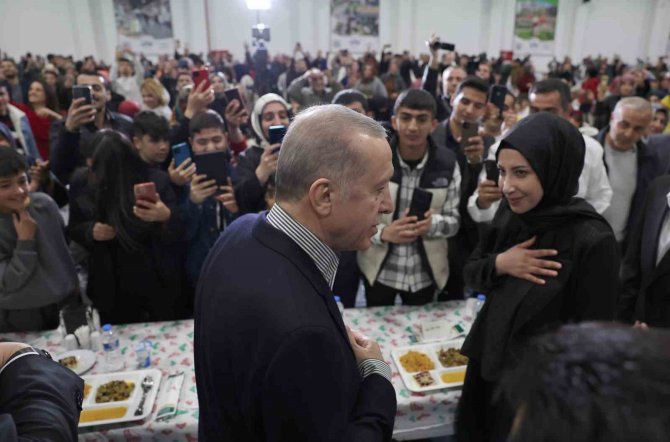 Cumhurbaşkanı Erdoğan Elazığ’da Depremzedelerle İftarda Buluştu