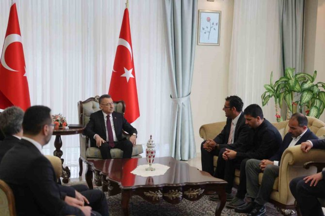 Cumhurbaşkanı Yardımcısı Oktay, Şampiyon Melekler Derneği İle Bir Araya Geldi