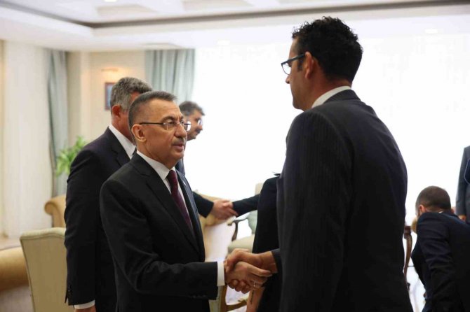 Cumhurbaşkanı Yardımcısı Oktay, Şampiyon Melekler Derneği İle Bir Araya Geldi