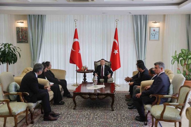 Cumhurbaşkanı Yardımcısı Oktay, Şampiyon Melekler Derneği İle Bir Araya Geldi