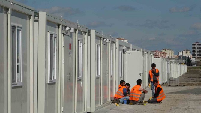 Adalet Bakanı Bozdağ: “Diyarbakır’da 244 Konteyner Tamamen Kullanıma Hazır Edilmiş Durumdadır”