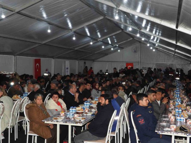 İ̇çişleri Bakanı Soylu: "Emrinize Amadeyiz"