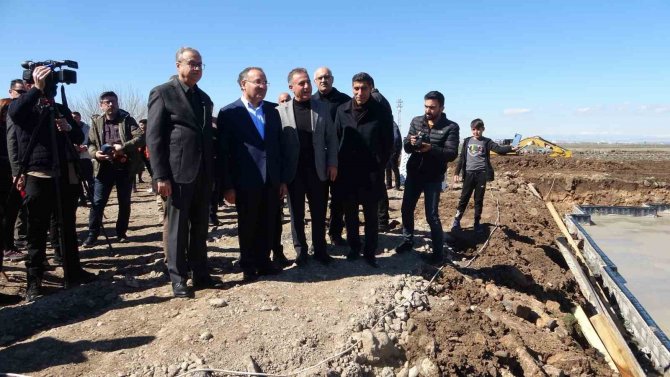 Adalet Bakanı Bozdağ, Toki̇ Konutlarının Başladığı Alanda İncelemelerde Bulundu