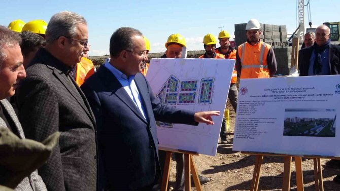 Adalet Bakanı Bozdağ, Toki̇ Konutlarının Başladığı Alanda İncelemelerde Bulundu