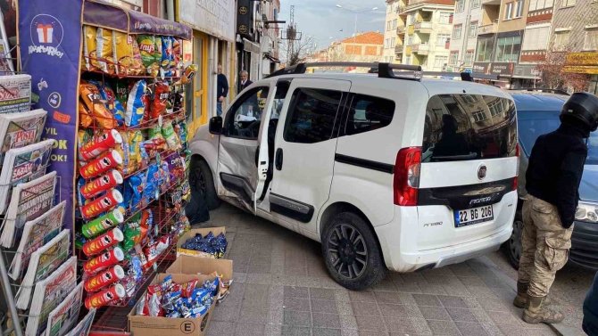 Edirne’de Baba Ve Kızının Yaralandığı Kaza Anı Kamerada